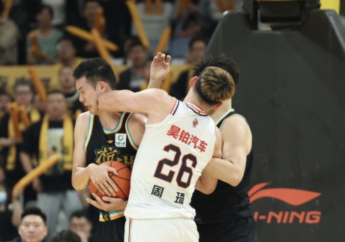 JJB-关于转折点！广州队强势反弹；CBA常规赛今夜攻防权衡；赛场秩序良好；医务组通报恢复的信息