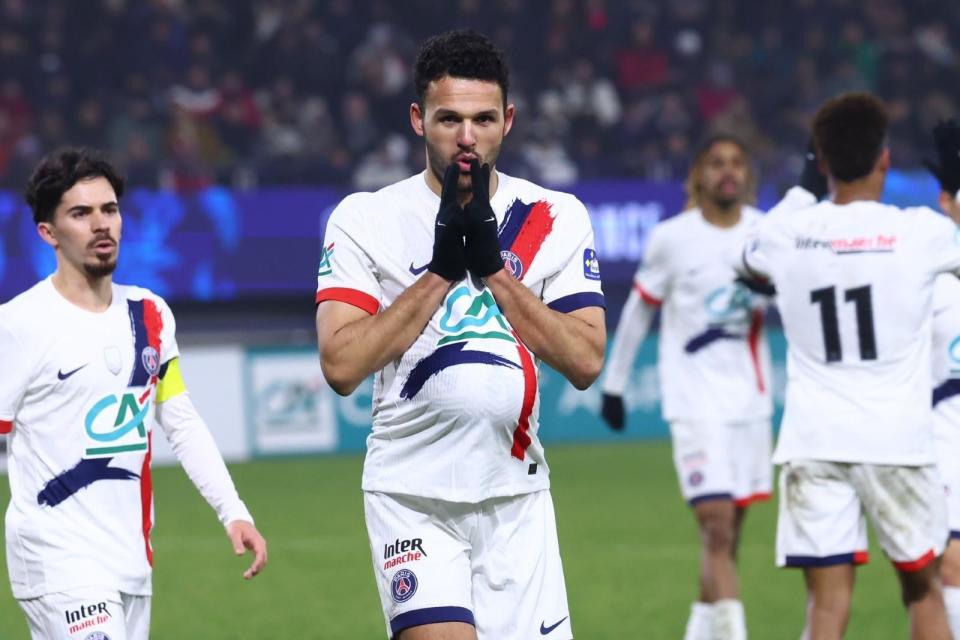  今晚体能课后，里尔复出首秀备战法国杯，媒体盛赞，轮换策略成焦点