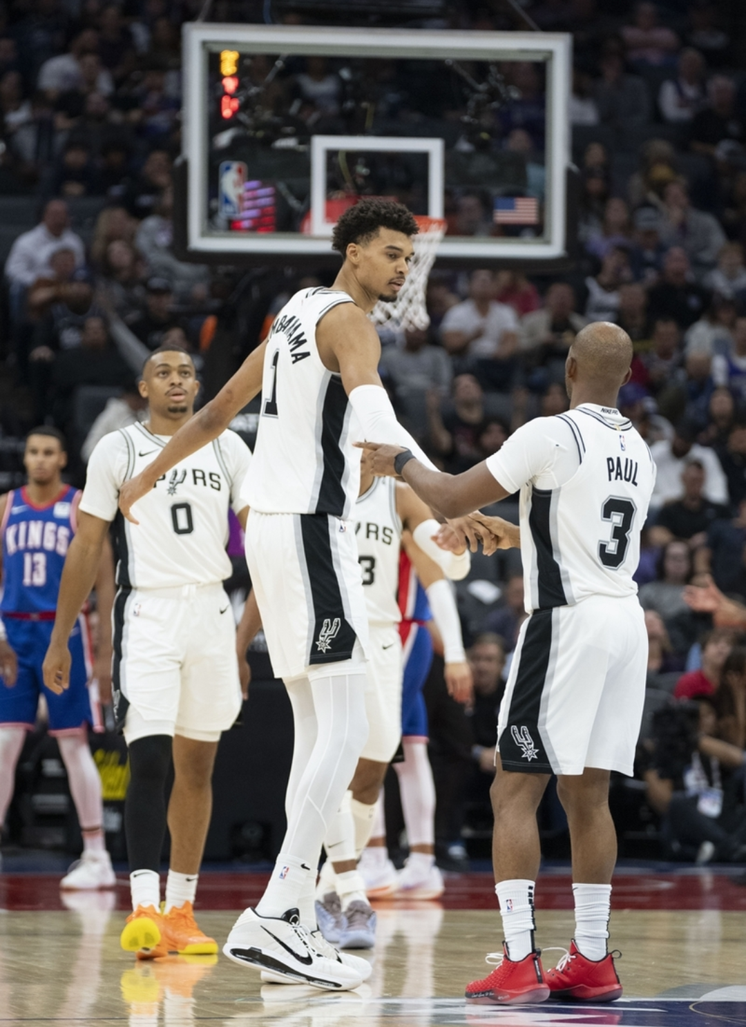 关于圣安东尼奥马刺发布备战花絮；关键时刻篮板制胜；全明星赛任务艰巨；球队文化再被提及的信息