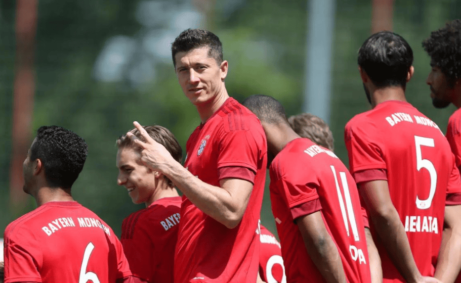 JJB- 国际比赛日拜仁慕尼黑战术微调——亚冠节点到来，态度坚定，临场指挥获称赞