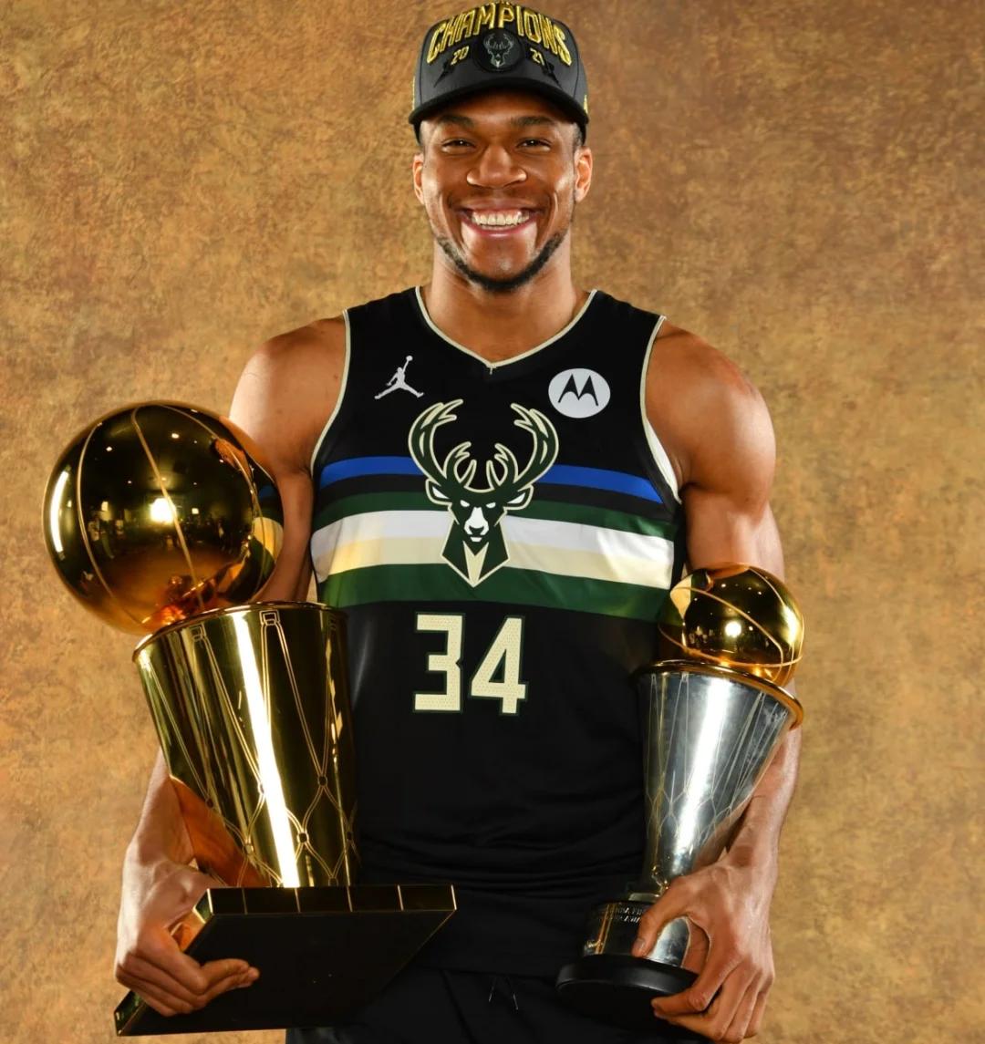 JJB-字母哥在加拿大队比赛中大胜，精彩发挥引发热议！的简单介绍