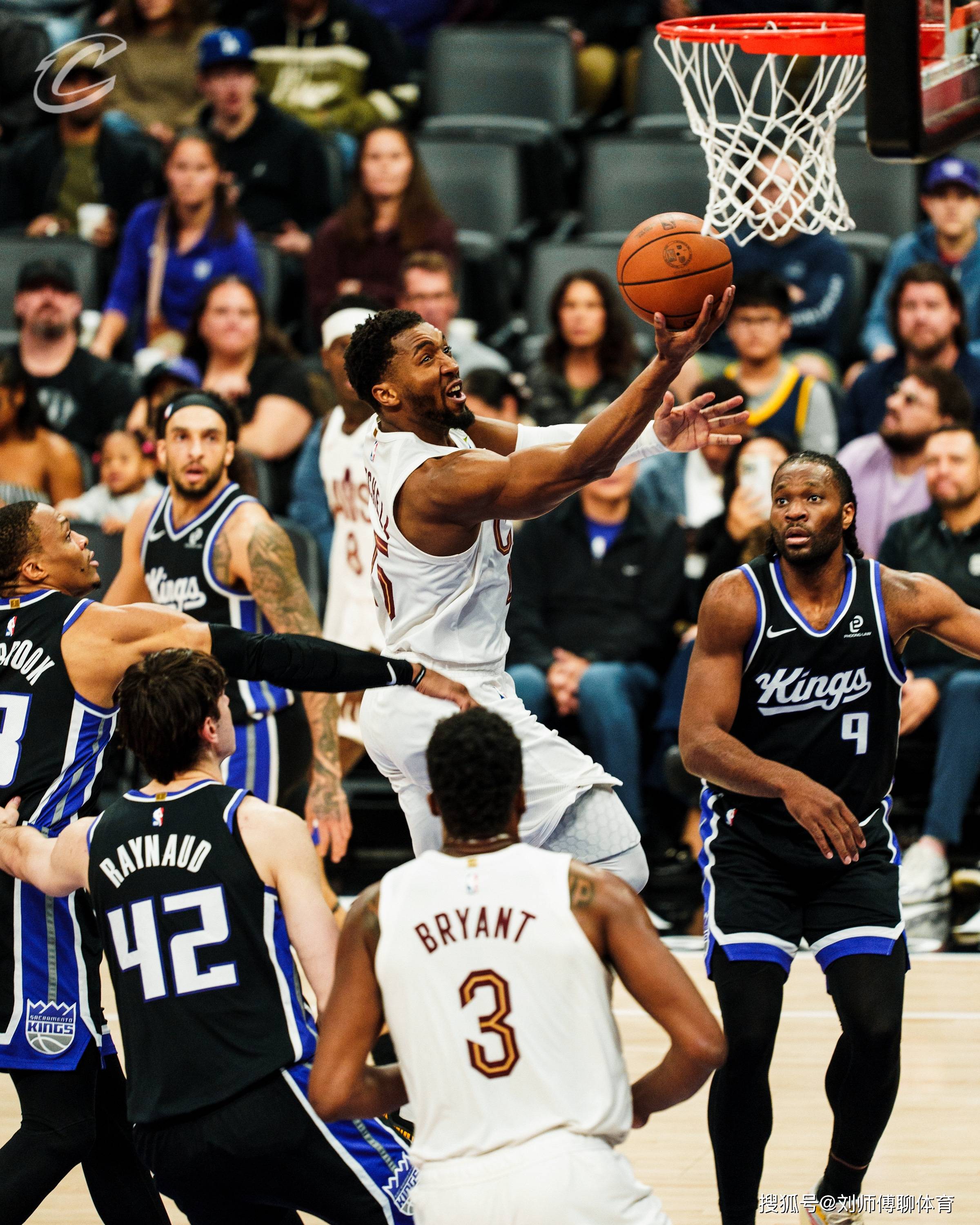 竞技宝-哈登回归赛场，出色防守首场状态亮眼，美国队观众沸腾！的简单介绍