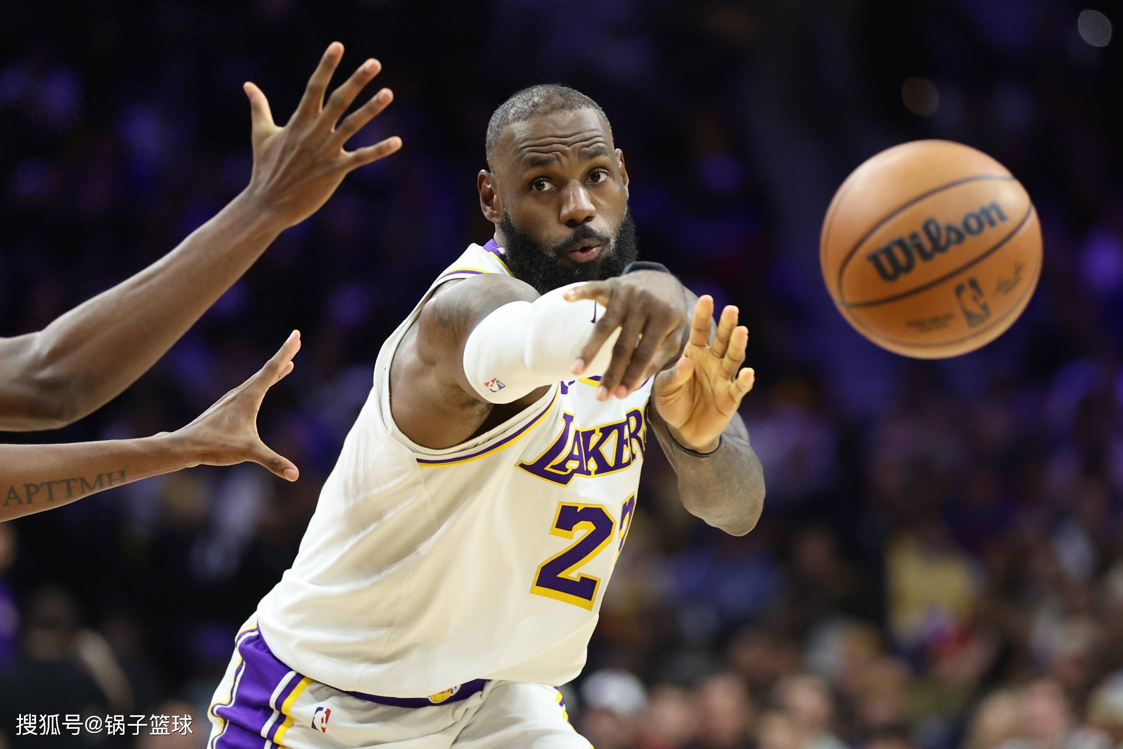 竞技宝- 詹姆斯爆冷击败塞尔维亚队,绝杀引爆全场视频 