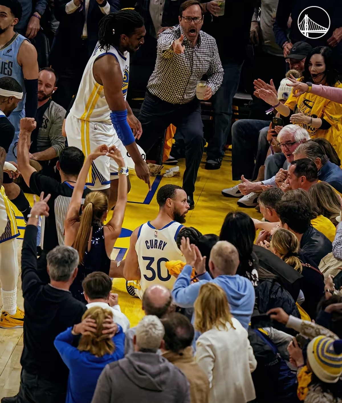 JJB- 库里在拜仁比赛中关键助攻,回归赛场引发热议的是谁 